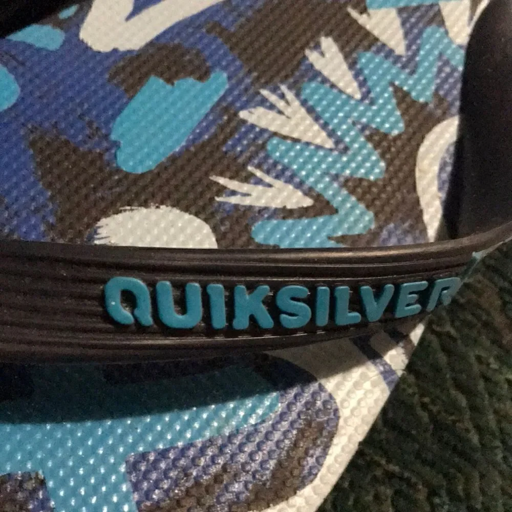 Quiksilver flip flops
